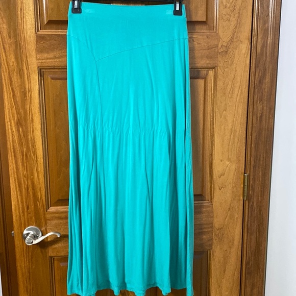 Women’s skirt - Picture 1 of 3